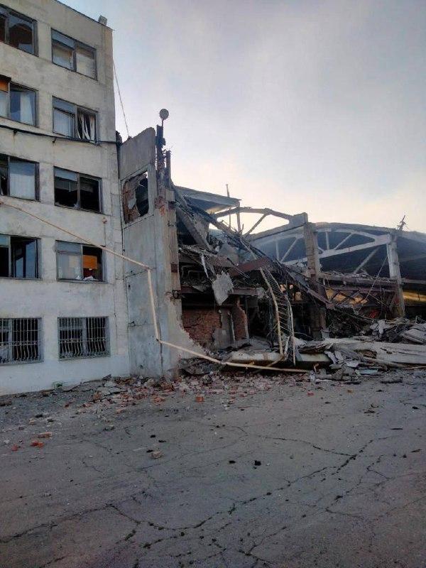 Rusia a bombardat în Donețk un spital, un centru comercial, un Palat al Culturii și un loc de joacă 778100