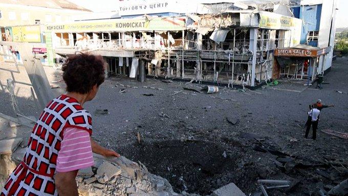 Rusia a bombardat în Donețk un spital, un centru comercial, un Palat al Culturii și un loc de joacă 778102