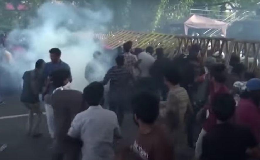 Sărăcia extremă i-a scos pe oameni în stradă, în Sri Lanka. Președintele țării în faliment a fugit de protestatarii furioși 778081