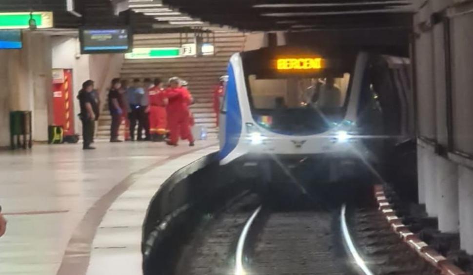 Intervenţie de urgenţă la metrou, după ce o femeie sa aruncat pe şine