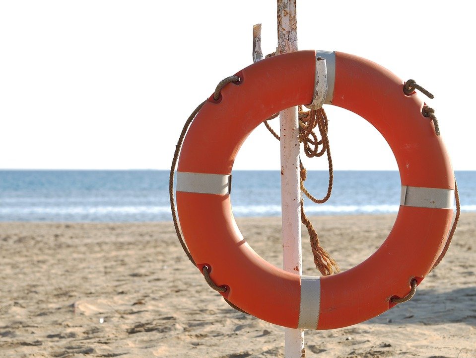 Intervenție de urgență pe litoralul românesc. Salvamarii, eforturi uriașe pentru salvarea din valuri a unui bărbat