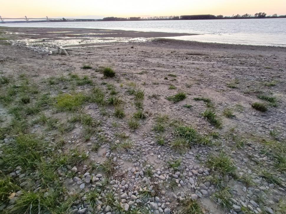 Seceta face prăpăd în România. Cotele Dunării se apropie de un minim istoric | Imaginile dezastrului de la Calafat 778513