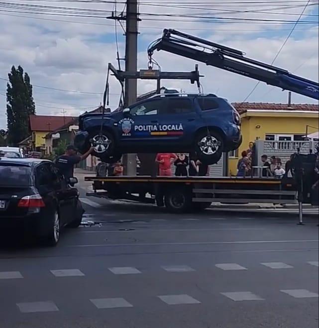 Doi polițiști au ajuns la spital, după ce un șofer belgian a lovit o mașină a Poliţiei Locale Arad 778730