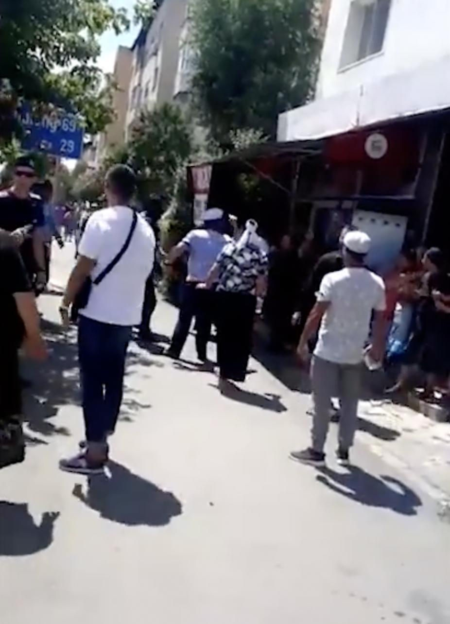 Momentul în care mascații intervin în forță la înmormântarea unei fetițe de 13 ani, ucisă pe trecerea de pietoni în Târgoviște 778787