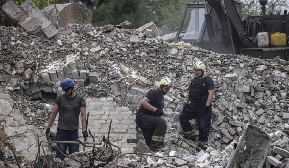 Masacrul cu rachete rusești de la Ceasiv Yar: bilanțul a ajuns la 35 de morți, între care un copil de 9 ani 778632