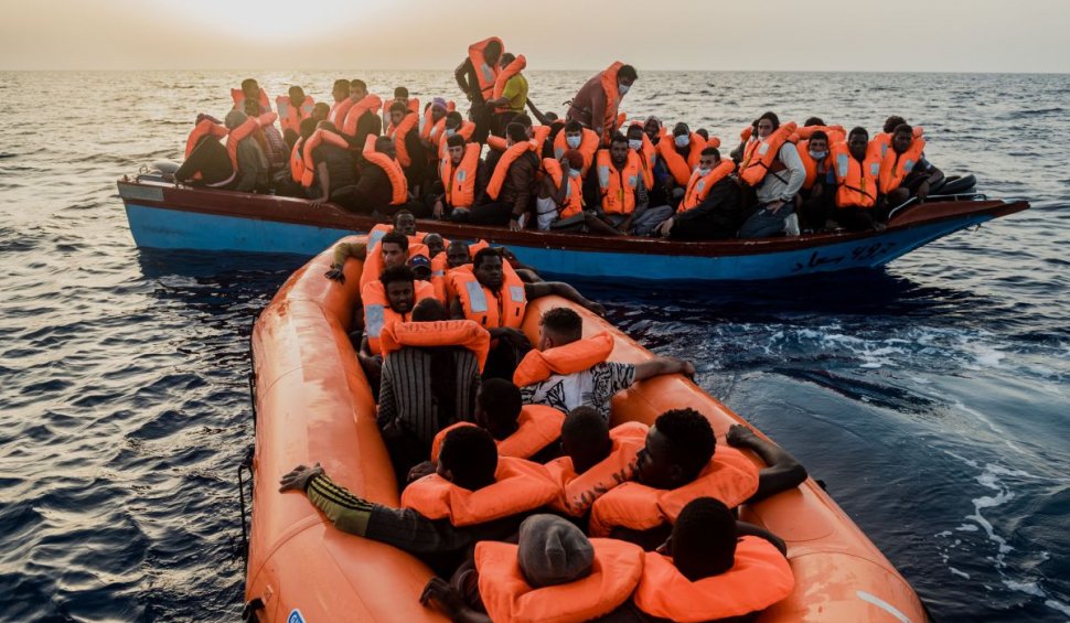 Un nou val de migranți ar putea lua cu asalt Europa | Foametea îi împinge pe oameni către ţările din UE