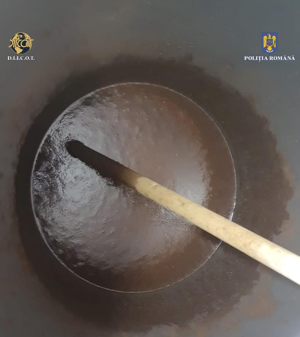 Primele imagini de la fabrica de droguri din Bihor | Aici este laboratorul de extragere a cocainei amestecată în cafea 778665