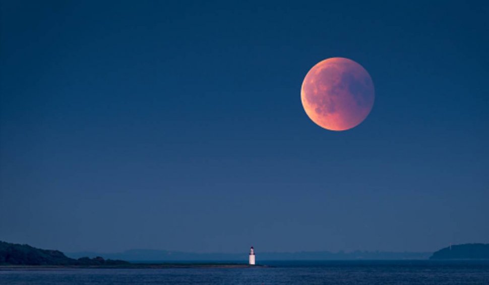Spectacol pe cer pentru pasionații de astronomie | Super Luna este în faza ei maximă