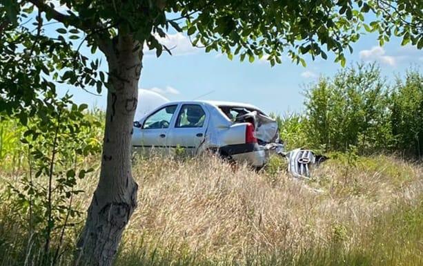 Accident în judeţul Iaşi! Un microbuz cu 18 persoane a izbit violent un autoturism 779280