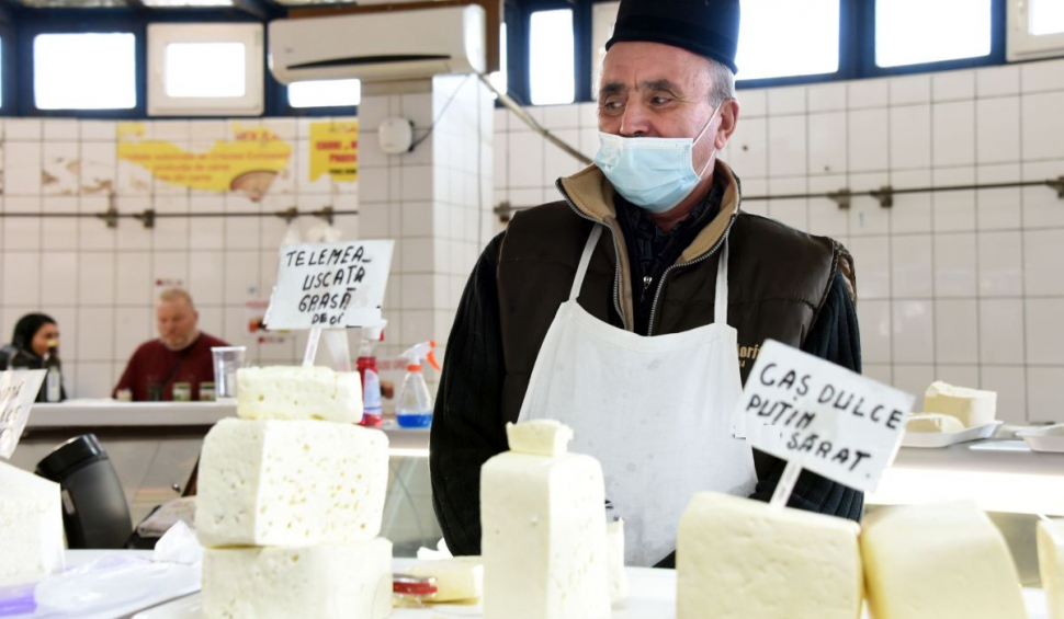 Brânza şi laptele, mai scumpe cu 20%. Producător: "Cred că până la toamnă, dăm faliment"