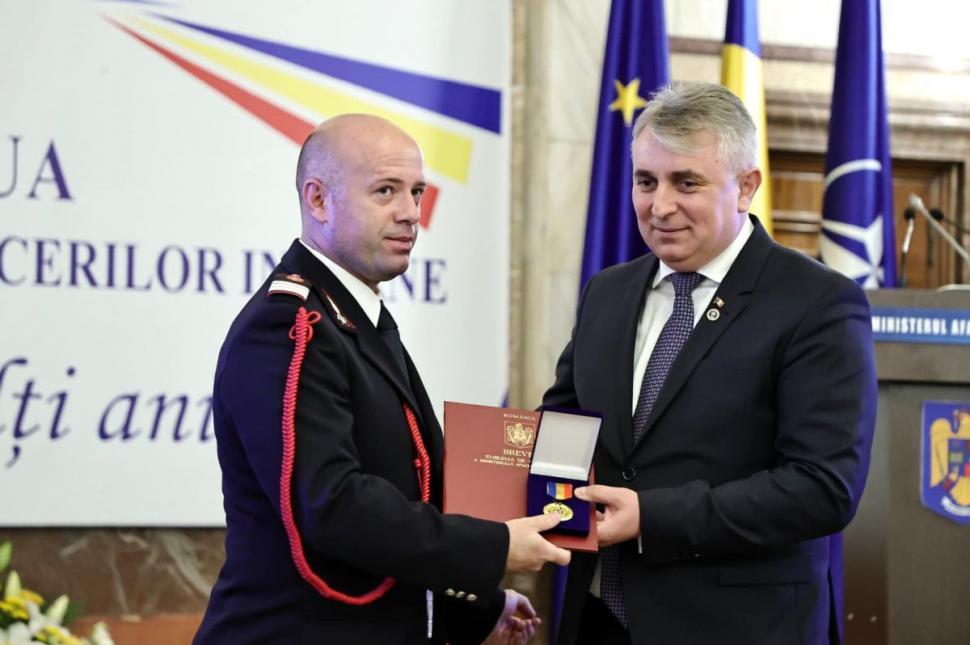 160 de ani de la înființarea Ministerului Afacerilor Interne. Lucian Bode a premiat poliţiştii şi pompierii care şi-au riscat viaţa în misiuni periculoase 779267