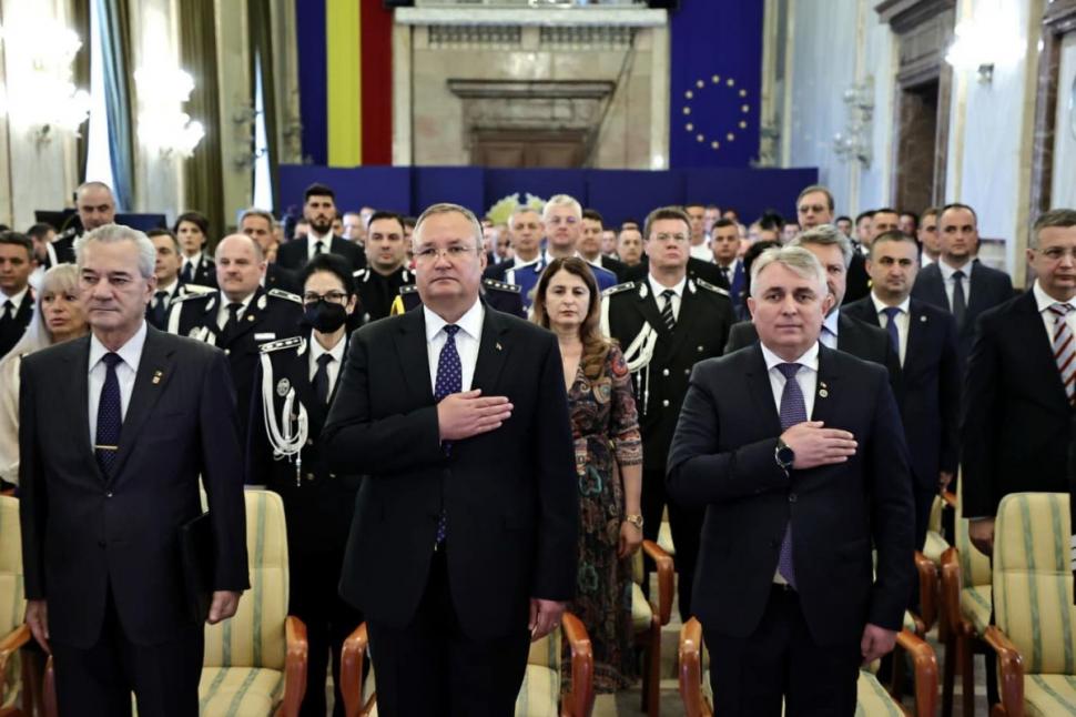 160 de ani de la înființarea Ministerului Afacerilor Interne. Lucian Bode a premiat poliţiştii şi pompierii care şi-au riscat viaţa în misiuni periculoase 779268