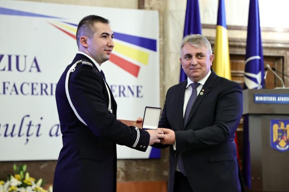 160 de ani de la înființarea Ministerului Afacerilor Interne. Lucian Bode a premiat poliţiştii şi pompierii care şi-au riscat viaţa în misiuni periculoase 779271