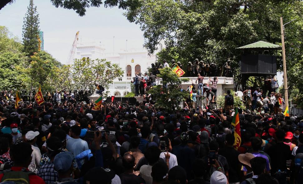 Cum le-a tras clapa protestatarilor președintele fugar din Sri Lanka | Noua sa destinație 779162