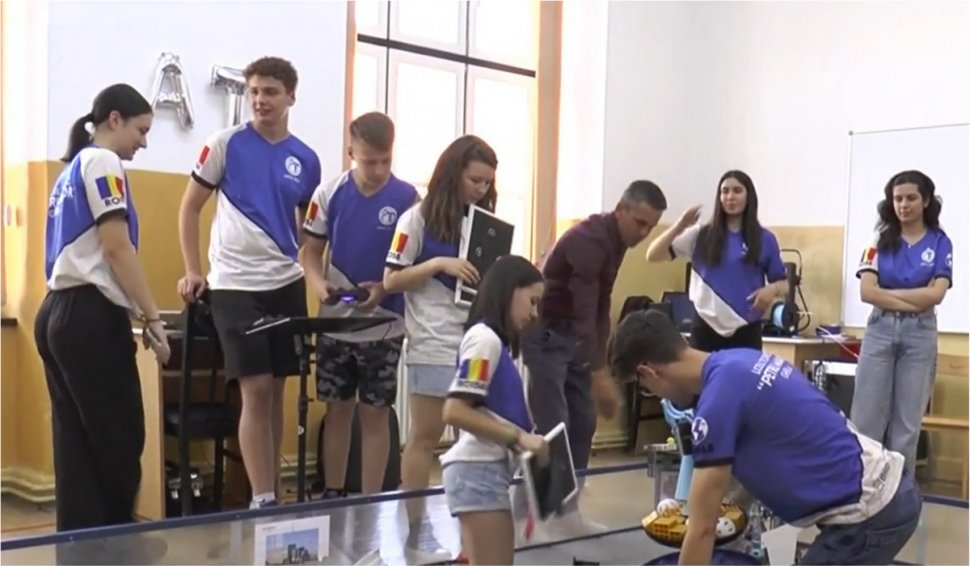Tinerii români au obţinut locul 2 la cel mai mare concurs de robotică din SUA