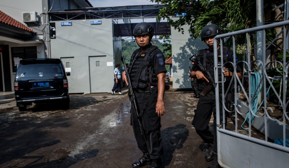 10 persoane au fost împușcate în Indonezia, dintre care 9 au murit