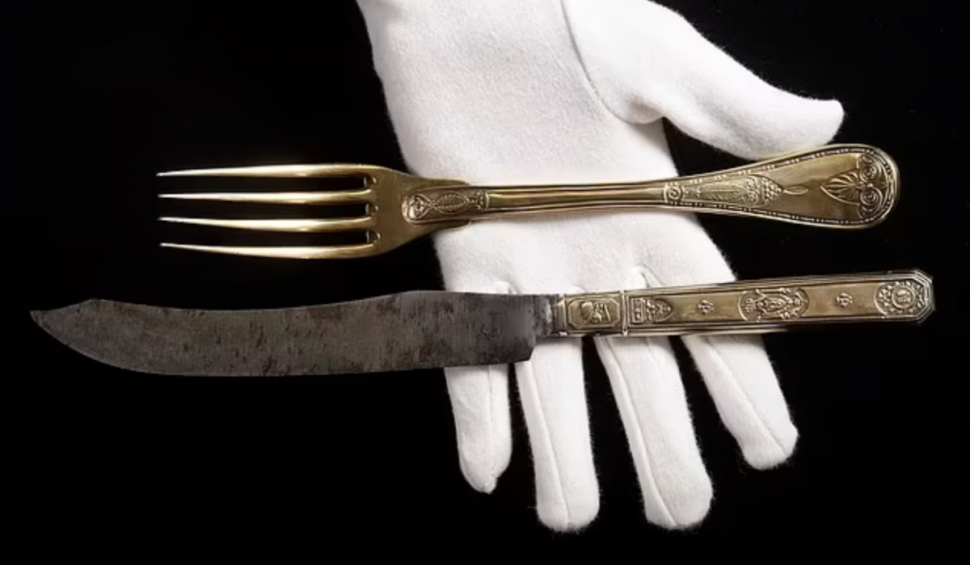Un cuțit și o furculiță folosite de Napoleon Bonaparte s-au vândut la licitație pentru 11.250 de lire sterline