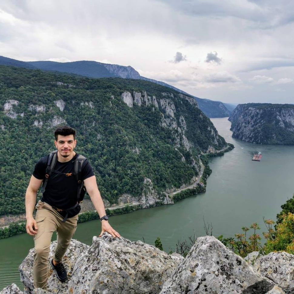 Tânărul care a murit în vacanţă în Grecia, condus pe ultimul drum | Ritual de nuntă la înmormântarea lui Radu Dinu 779591