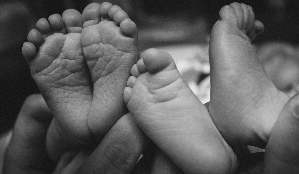 Fetițe gemene, de nici 2 luni, depistate cu COVID-19 | Intervenție extremă la Fălticeni