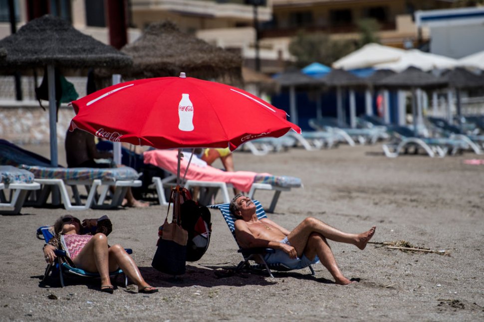 Turist găsit mort pe un șezlong. Cadavrul a stat pe plajă câteva ore, în Creta