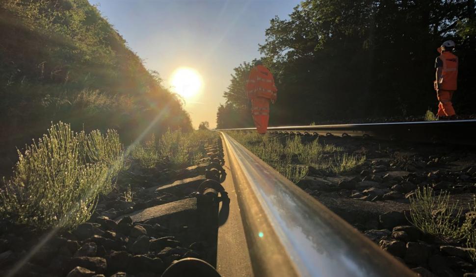 Haos în Marea Britanie, după aproape trei zile de "Apocalipsă Climatică". Zeci de trenuri, anulate din cauza căldurii extreme 780102