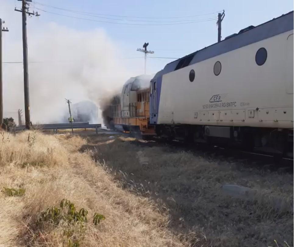 Tren în flăcări la Oradea. 100 de călători au fost salvaţi datorită mecanicului locomotivei care s-a ales cu arsuri de gradul II la picioare 780145