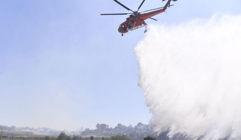 Incendiu uriaș la Atena. Insulele grecești unde se duc românii, în pericol 780233