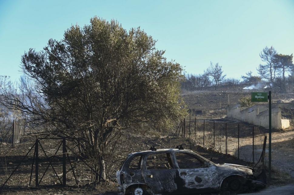 Incendiu uriaș la Atena. Insulele grecești unde se duc românii, în pericol 780236