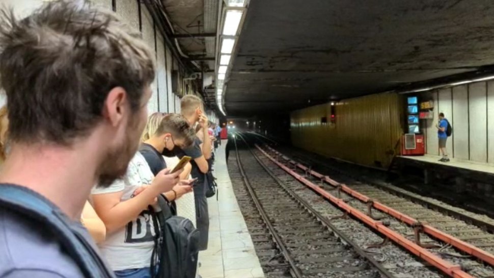 Incident la metrou, între Piața Romană și Universitate. Circulația trenurilor, paralizată în centrul Bucureștiului