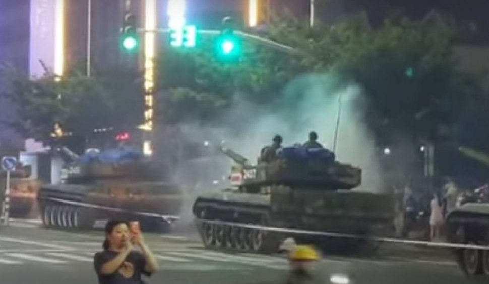 Videoclip viral cu "tancuri trimise pe străzi să apere băncile de deponenții furioși", în China | Ce s-a întâmplat, de fapt