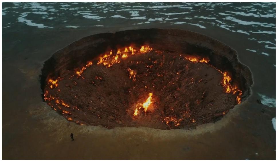 Ce este Craterul Darvaza, Poarta iadului | Arde fără încetare de 50 de ani 780685