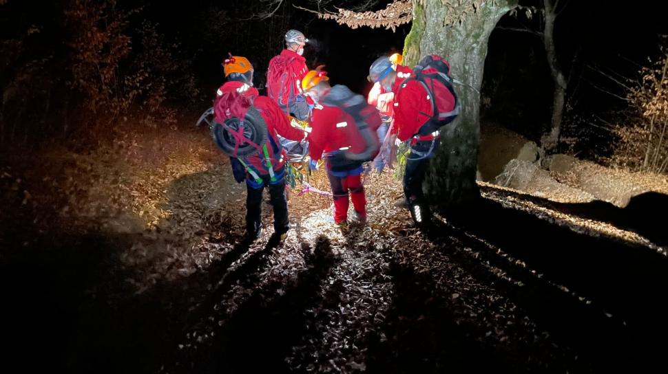 Gestul disperat al unui turist abandonat de prieteni pe munte: Şi-a scris CNP-ul și numele pe picior, convins că va muri | Salvamont: "Vă rog, nu vă mai puneți viețile în pericol!"  780608