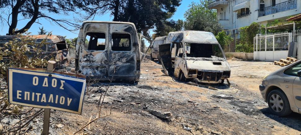 Imagini apocaliptice din regiunea Penteli din Grecia, devastată de incendiile de vegetaţie 780635