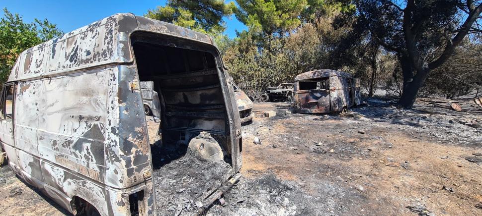 Imagini apocaliptice din regiunea Penteli din Grecia, devastată de incendiile de vegetaţie 780639