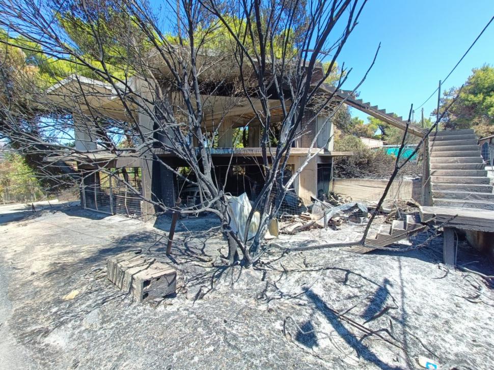 Imagini apocaliptice din regiunea Penteli din Grecia, devastată de incendiile de vegetaţie 780640