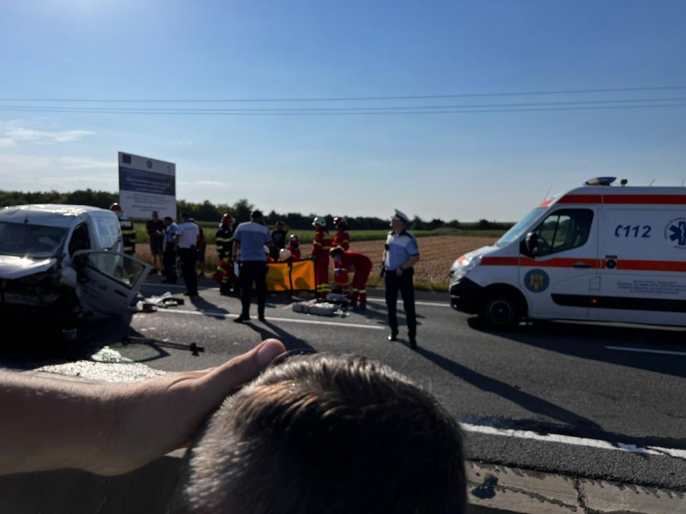 Un bărbat a murit, iar un copil este în stare critică, după un teribil accident în Dumbrăveni, Suceava 780848