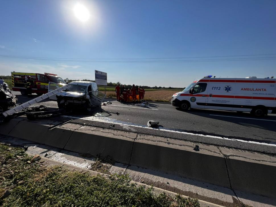 Un bărbat a murit, iar un copil este în stare critică, după un teribil accident în Dumbrăveni, Suceava 780849