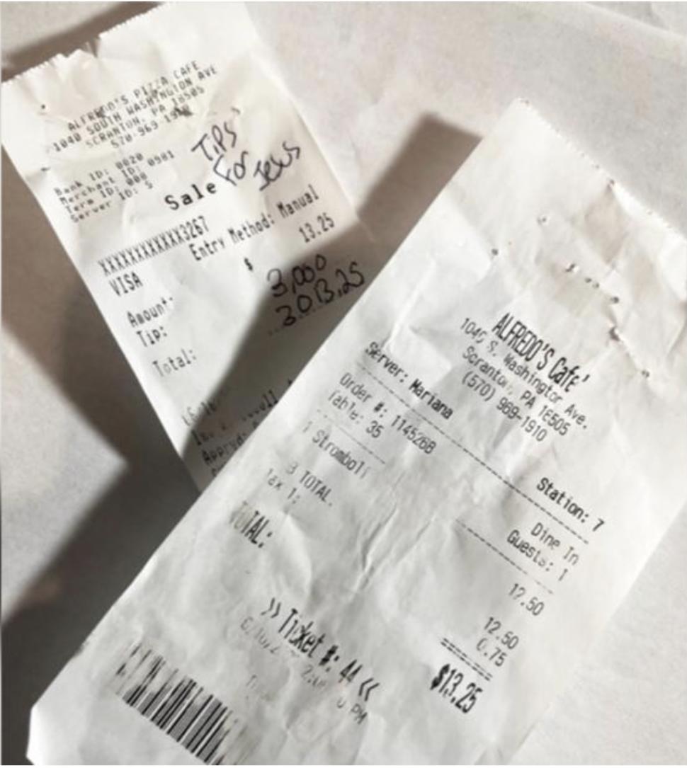 Chelneriță din SUA, în stare de șoc după ce a primit 3.000 de dolari bacșiș la o notă de plată de 13 dolari: "A intrat în birou cu lacrimi în ochi și tremurând" 781097