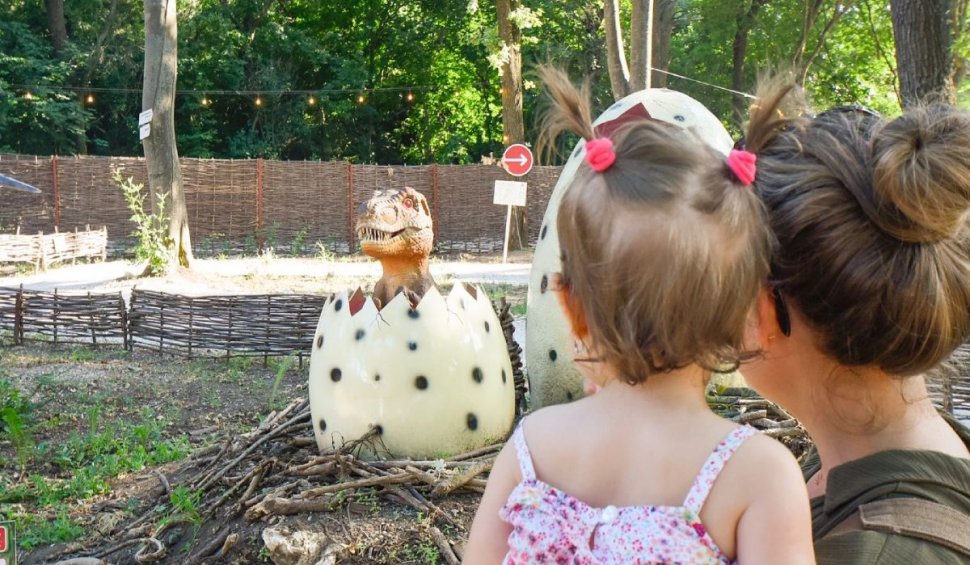 Copiii iubesc Jurasica Park, oaza de distracție și educație în pădurea cu dinozauri din centrul stațiunii Neptun
