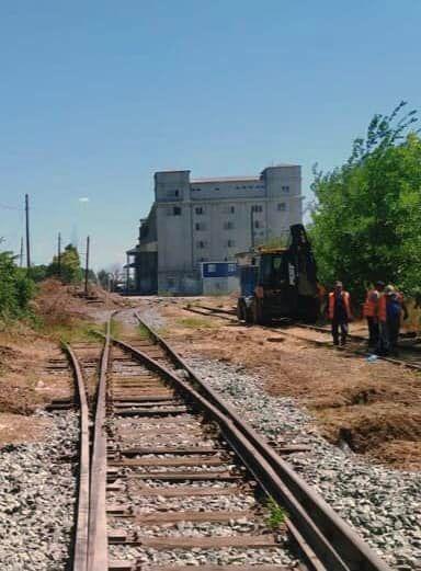 Traficul feroviar care leagă silozul din Portul Galați de gara CFR, redeschis după 3 decenii 781134