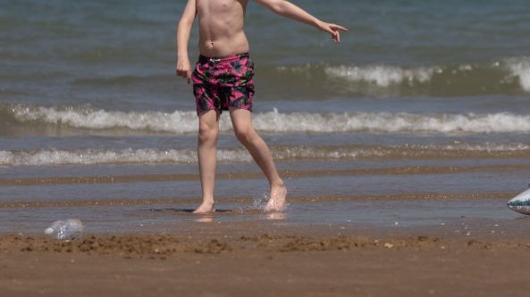 Un copil de 13 ani s-a infectat cu o amibă devoratoare de creier după ce a fost la plajă