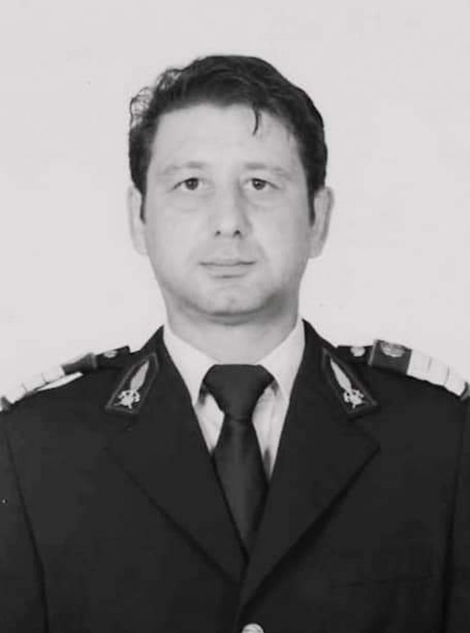 El este pompierul de 44 de ani, găsit mort în subsolul blocului în care locuia, în Mureş 781286