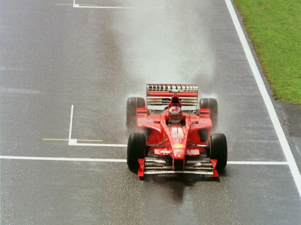 Ferrari-ul lui Michael Schumacher, scos la vânzare. Cum arată singura maşină care a câştigat toate cursele de Formula 1 la care a participat 781526