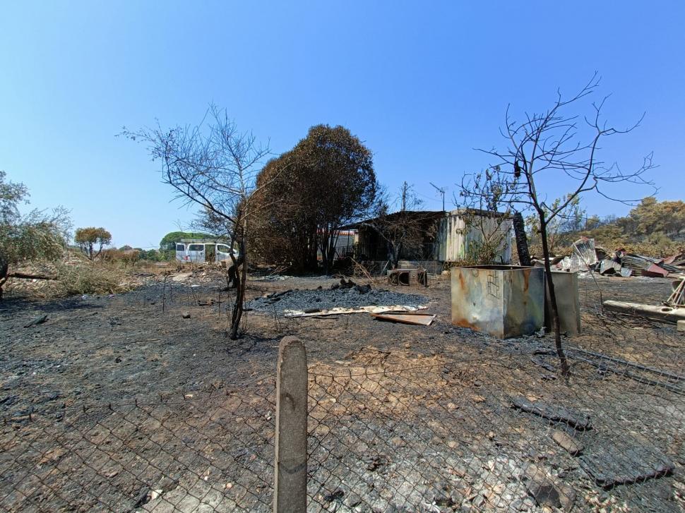 Grecii le mulţumesc în lacrimi pompierilor români: "Vă mulţumim tuturor pentru ajutor, suntem ca fraţii" | Imaginile dezastrului din Gryllos 781461