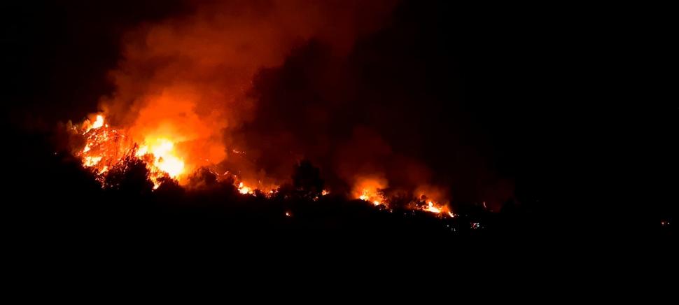 Grecii le mulţumesc în lacrimi pompierilor români: "Vă mulţumim tuturor pentru ajutor, suntem ca fraţii" | Imaginile dezastrului din Gryllos 781463