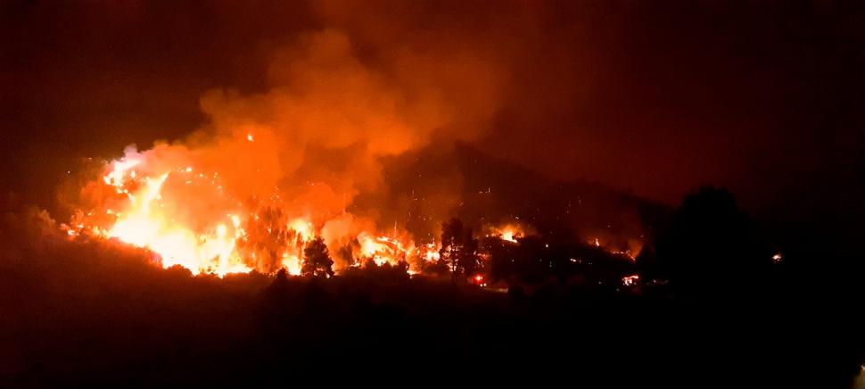 Grecii le mulţumesc în lacrimi pompierilor români: "Vă mulţumim tuturor pentru ajutor, suntem ca fraţii" | Imaginile dezastrului din Gryllos 781466