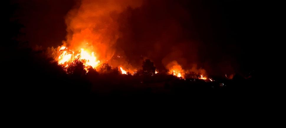 Grecii le mulţumesc în lacrimi pompierilor români: "Vă mulţumim tuturor pentru ajutor, suntem ca fraţii" | Imaginile dezastrului din Gryllos 781467