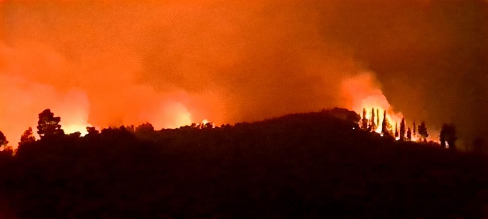 Grecii le mulţumesc în lacrimi pompierilor români: "Vă mulţumim tuturor pentru ajutor, suntem ca fraţii" | Imaginile dezastrului din Gryllos 781468