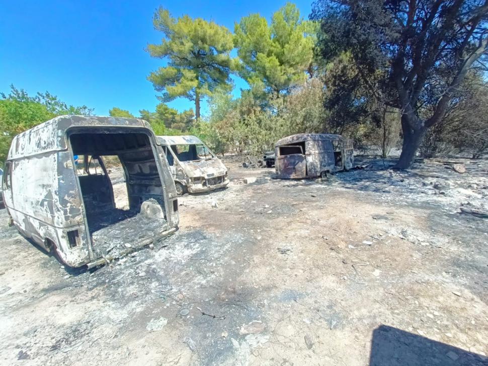 Grecii le mulţumesc în lacrimi pompierilor români: "Vă mulţumim tuturor pentru ajutor, suntem ca fraţii" | Imaginile dezastrului din Gryllos 781485