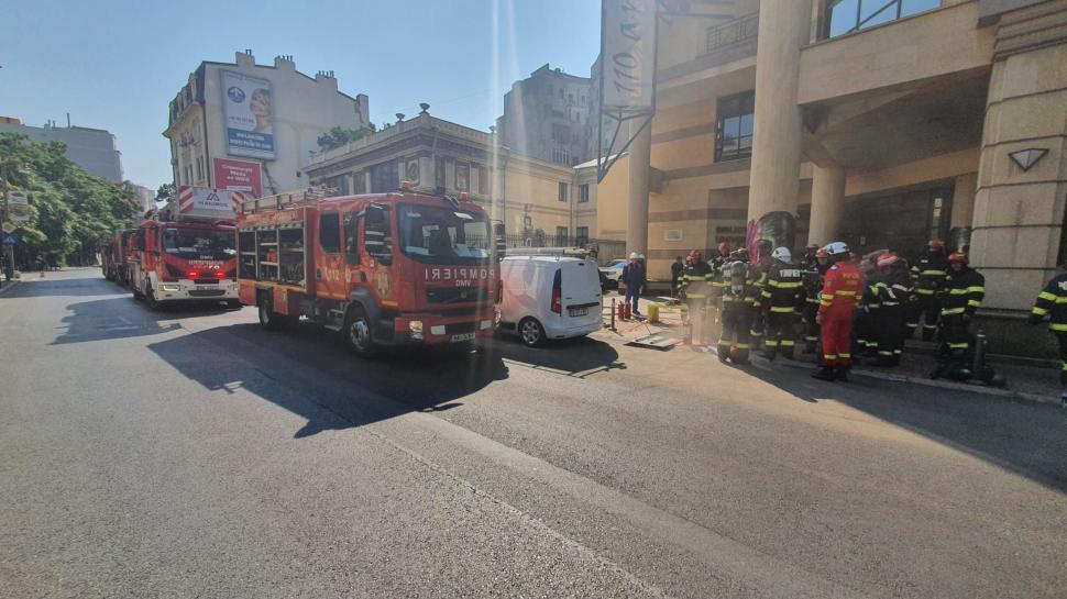 Incendiu în centrul Bucureştiului. Un muncitor şi-a pierdut viaţa 781317